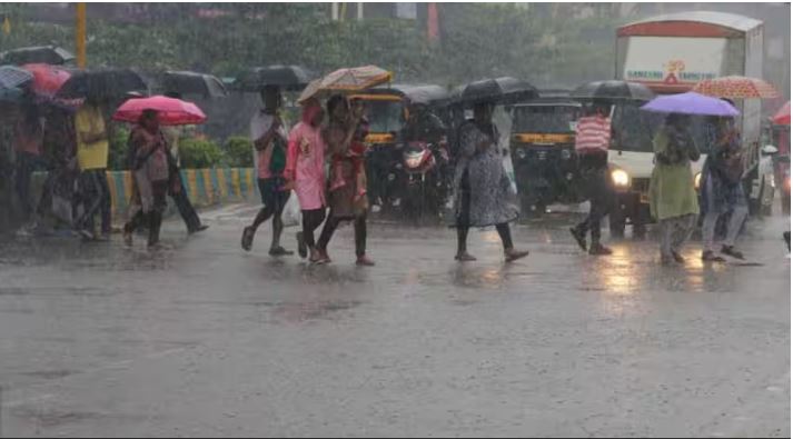 भारी बारिश (फाइल)