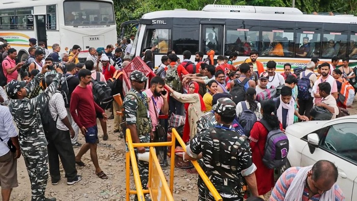 श्रद्धालुओं का एक और जत्था रवाना हुआ