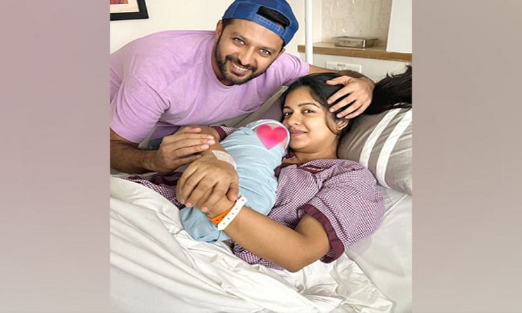 Vatsal Sheth, Ishita Dutta with baby boy