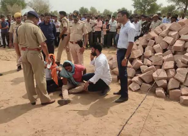 पत्नी की पत्थर मारकर हत्या (फाइल)