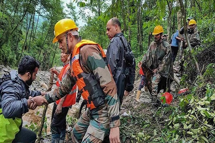 एनडीआरएफ ने फंसे पर्यटकों को सुरक्षित निकाला गया