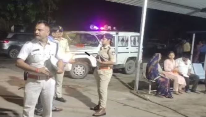 पुलिस अधिकारी को गोली मारकर घायल (फाइल)