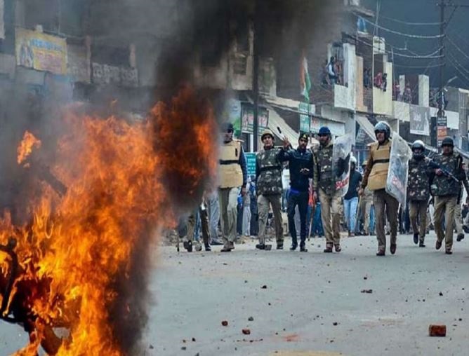 नूंह में धार्मिक जुलूस के दौरान पथराव