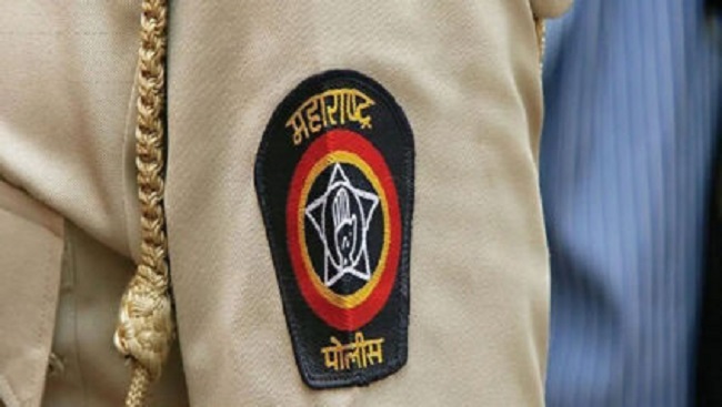 कपूरबावड़ी पुल पर दो जलते टायर फेंके गए