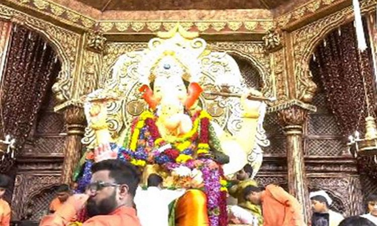 Visuals of Mumbai's Lalbaugcha Raja