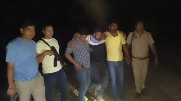 गौ तस्करों और पुलिस के बीच मुठभेड़