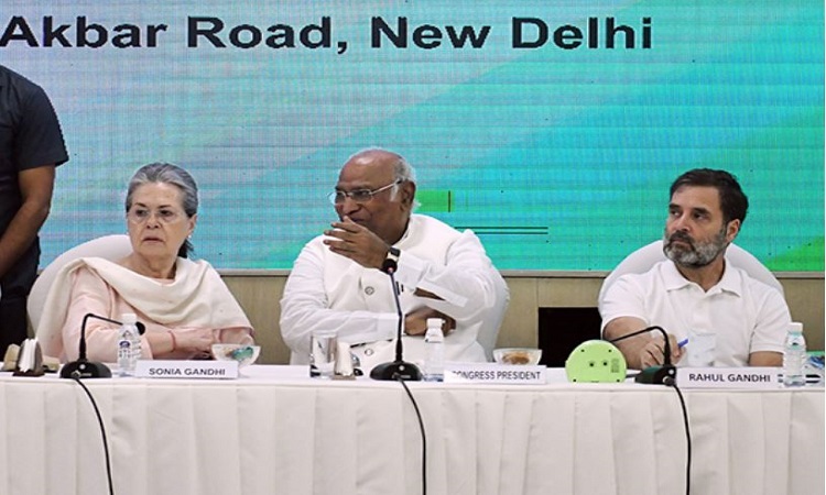 Congress leaders Sonia Gandhi, Mallikarjun Kharge and Rahul Gandhi