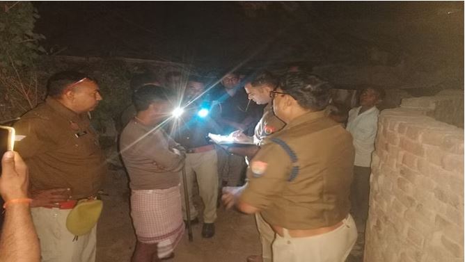 घटनास्थल पर मौजूद पुलिस