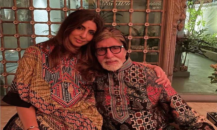 Amitabh Bachchan (R) with  Shweta Nanda