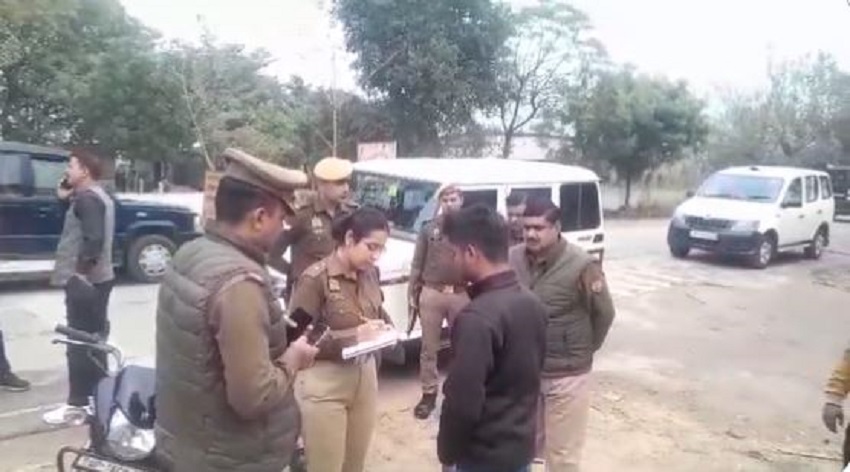 मौके पर जांच में जुटी पुलिस