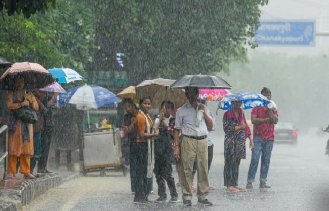 चेन्नई और आसपास के जिलों में भारी बारिश