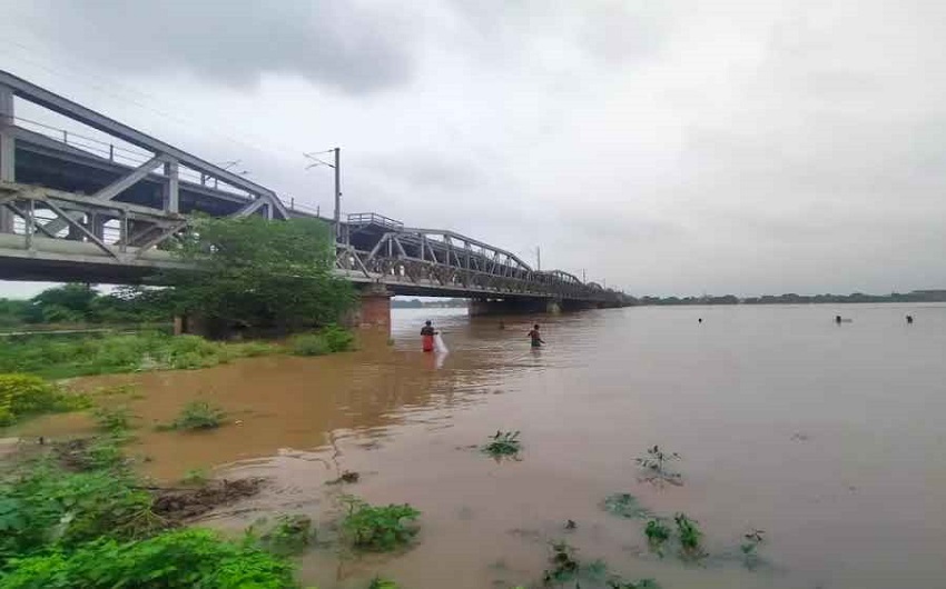 प्रयागराज में पानी की कमी (फाइल फोटो)