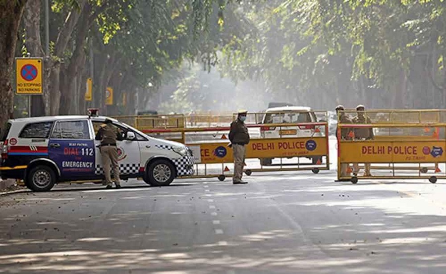 दिल्ली पुलिस रुख स्पष्ट करे