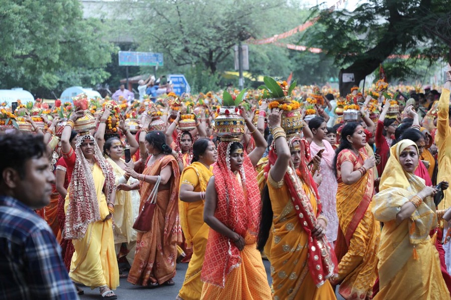 सिद्धाश्रम शक्ति केंद्र की कलश यात्रा