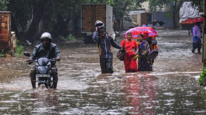 तमिलनाडु के सड़कें और रिहायशी इलाके जलमग्न