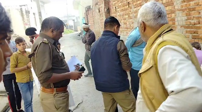 मौके पर घटना की जांच में जुटी पुलिस