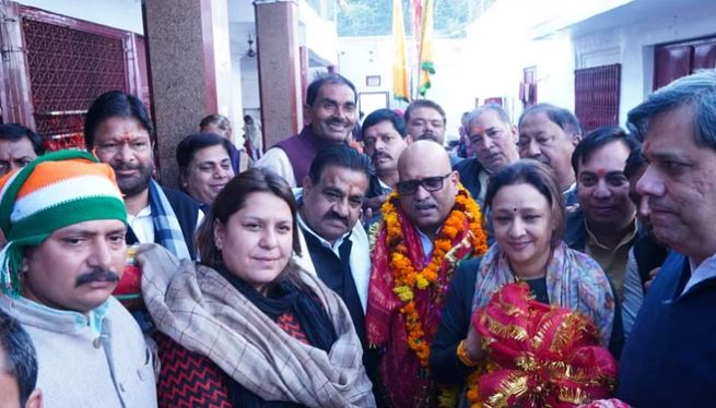 मां शाकुंभरी देवी मंदिर में दर्शन-पूजन कर यात्रा की शुरुआत हुई।