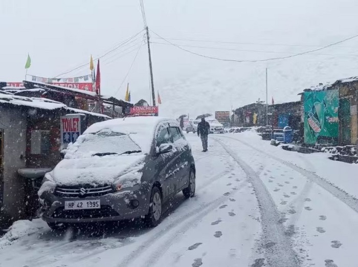 हिमाचल प्रदेश के ऊपरी इलाकों में बर्फबारी