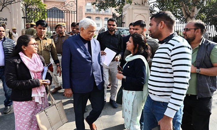 Cabinet Minister Kirori Lal Meena meets with delegation of candidates