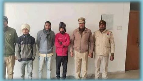 तीन वाहन  चोर पुलिस शिकंजे में