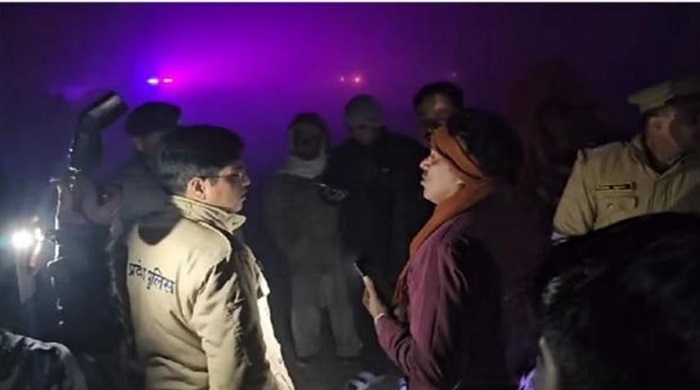 मोके पर जांच करती पुलिस