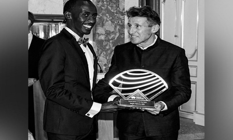 Kelvin Kiptum and World Athletics president Sebastian Coe