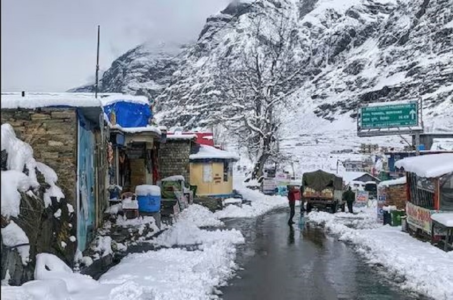 रोहतांग-कोकसर में हिमपात