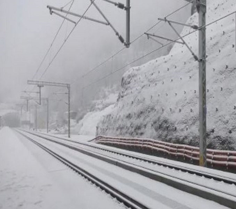 Ramban in Jammu and Kashmir receives snowfall