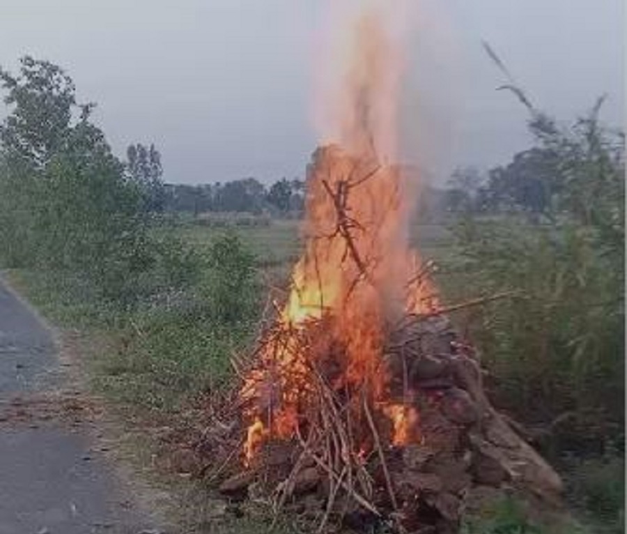 ट्रैक्टर से कुचलने के बाद शव को जलाया