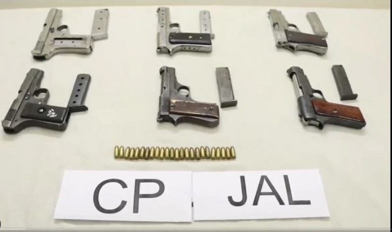 Police arrests 4 men, recovers 6 pistols