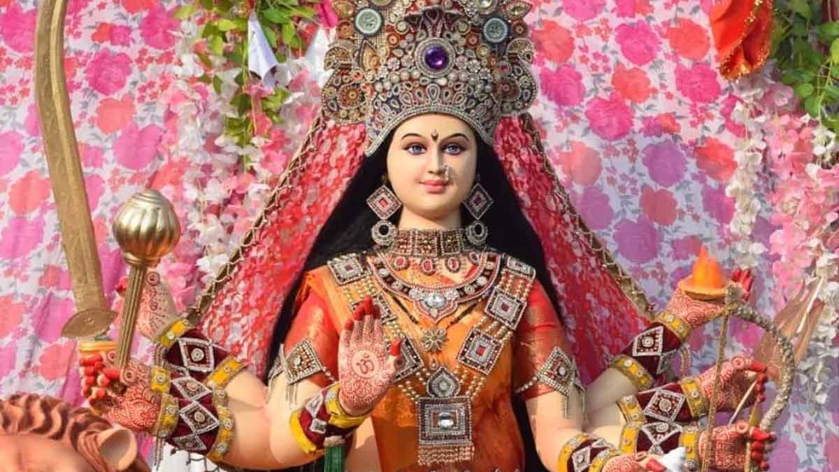 नवरात्रि मंदिरों में  श्रद्धालुओं की भीड़