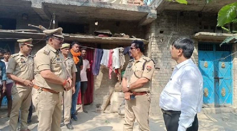 घटनास्थल पर मौजूद पुलिस