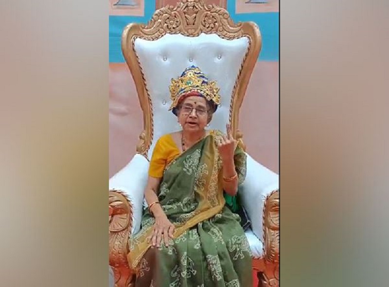 Polling booth with king, queen thrones in Shimoga