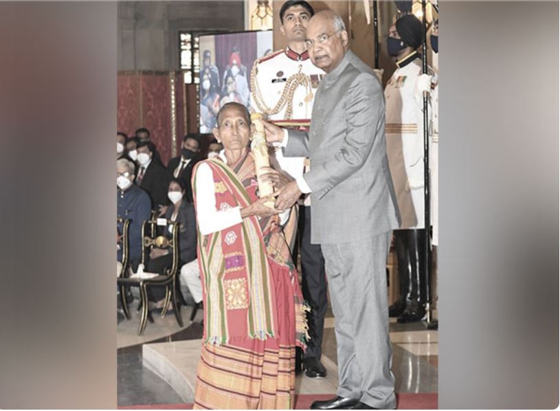 Birubala Rabha receiving Padma award from former president Ram Nath Kovind