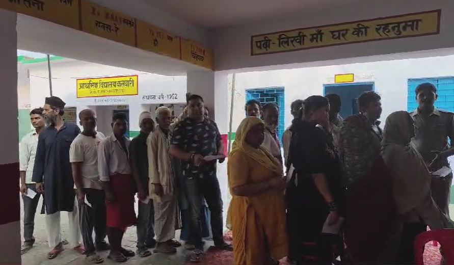 Voters-in-Queue in Balrampur, UP