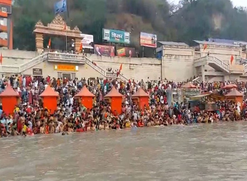 Devotees take holy dip in Ganga at 'Har ki Pauri' on Buddha Purnima