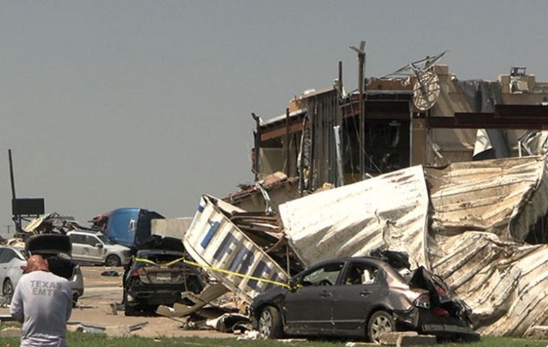 18 dead after tornadoes hit central United States