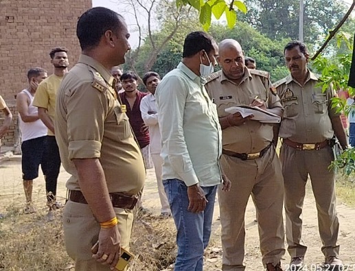 मौके पर जांच में जुटी पुलिस