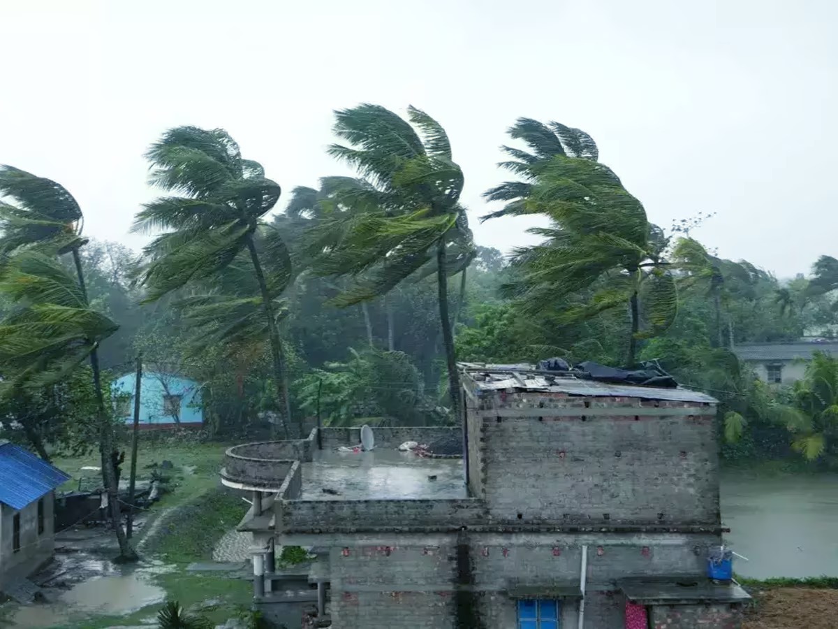 चक्रवाती रेमल तूफान ने मचाया तांडव