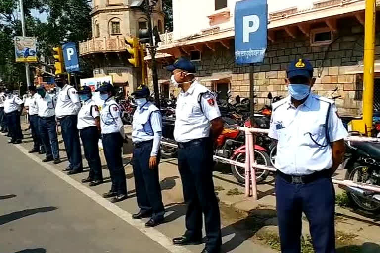 सड़क हादसे रोकने की ट्रैफिक पुलिस की नई पहल