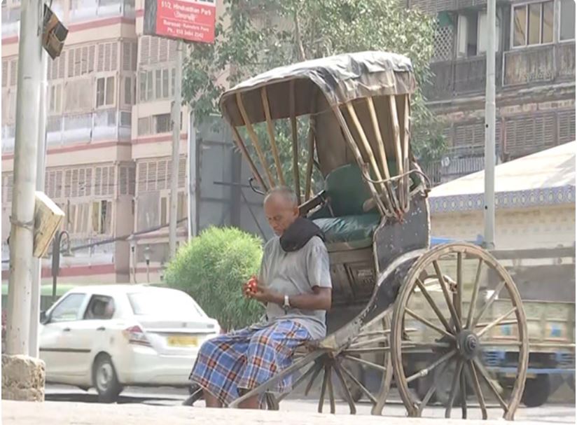 Handheld rickshaw puller in Kolkata