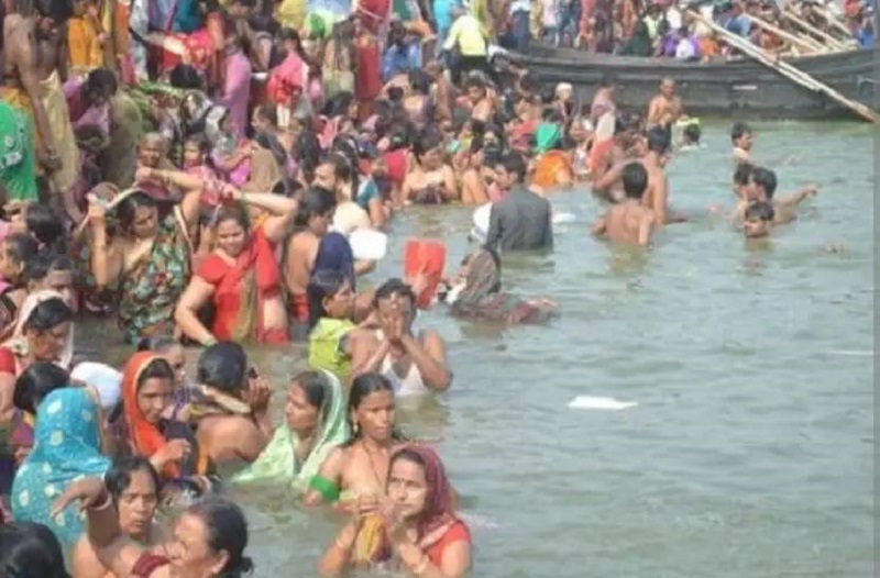 Devotees take holy dip in Ganga, Haridwar