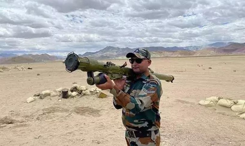 IAF Garud commando with a shoulder-fired air defence missile