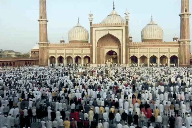 People offer Namaz at the historic Jama Masjid in Delhi