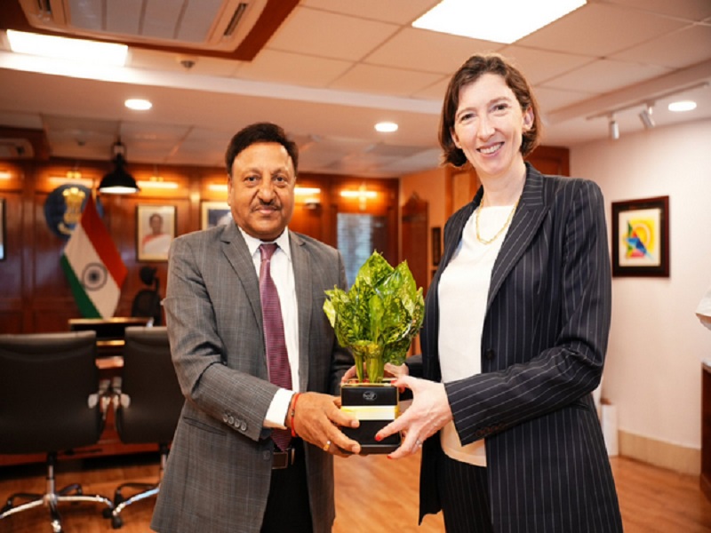 British High Commissioner to India Lindy Cameron calls on CEC Rajiv Kumar