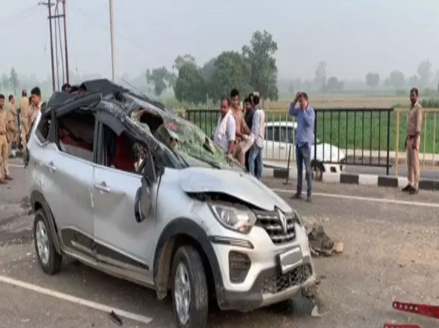 cars collide on Delhi-Lucknow Highway