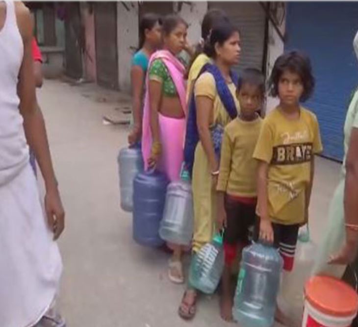 Visuals of people in Delhi's Chilla Gaon