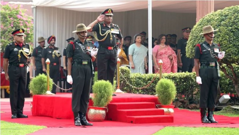 Manoj Pande accorded with Guard of Honour