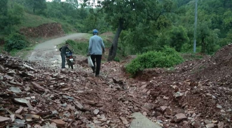 मूसलाधार बारिश से मुख्य मार्ग बाधित