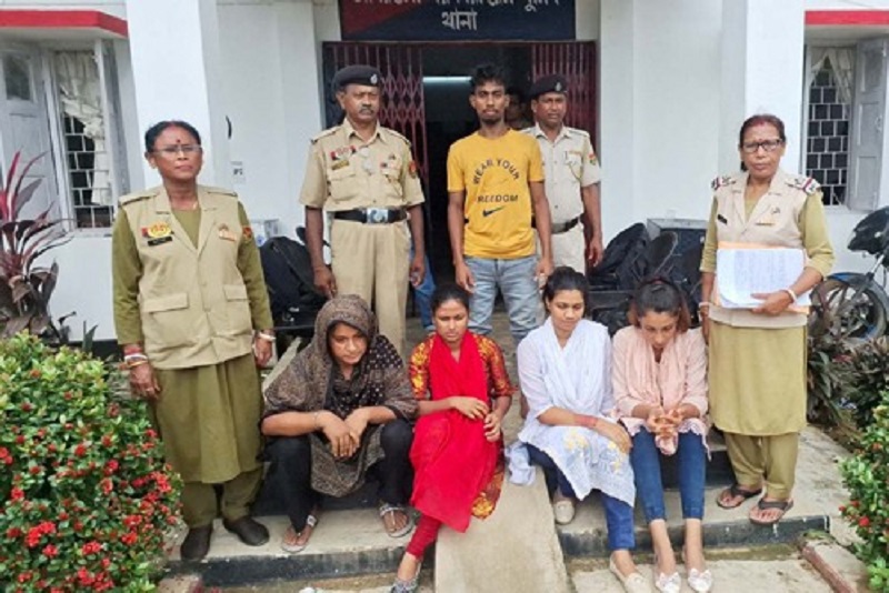 4 Bangladeshi women, 1 Indian tout arrested